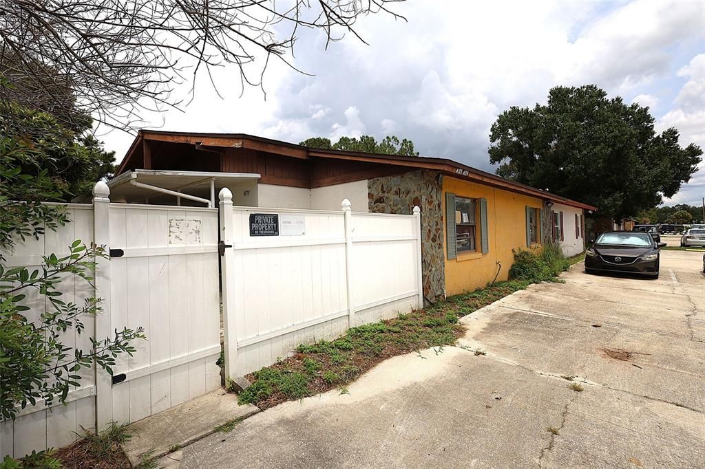 待售: $176,000 (2 贝兹, 2 浴室, 930 平方英尺)
