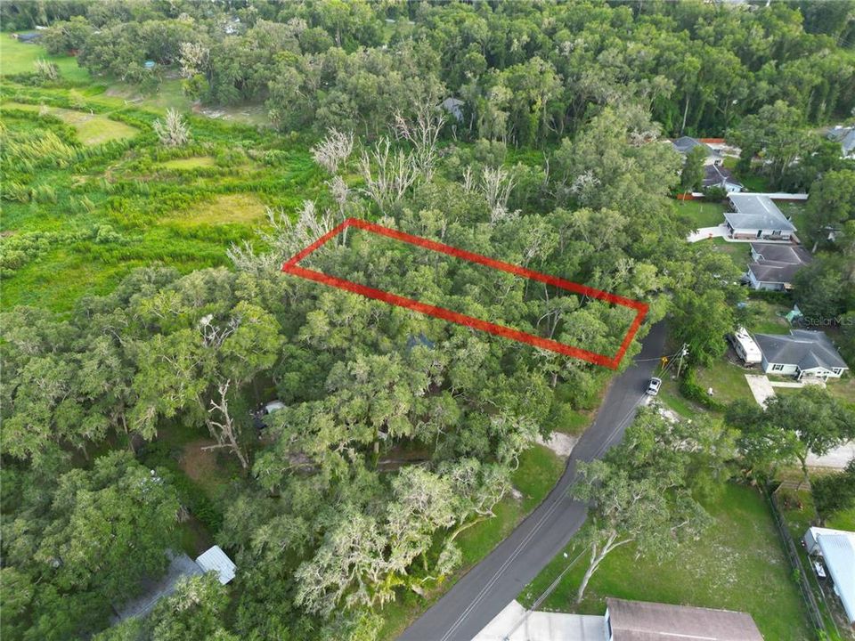 На продажу: $23,999 (0.49 acres)
