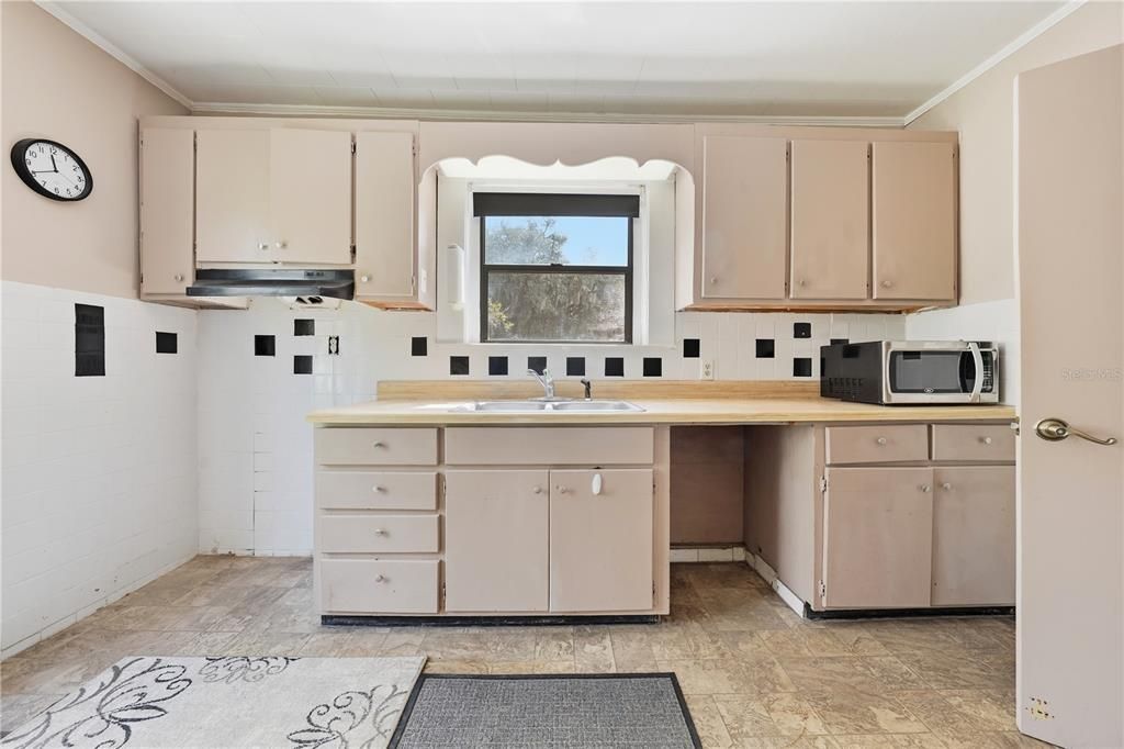 For Sale: $850,000 (0 beds, 0 baths, 1892 Square Feet)