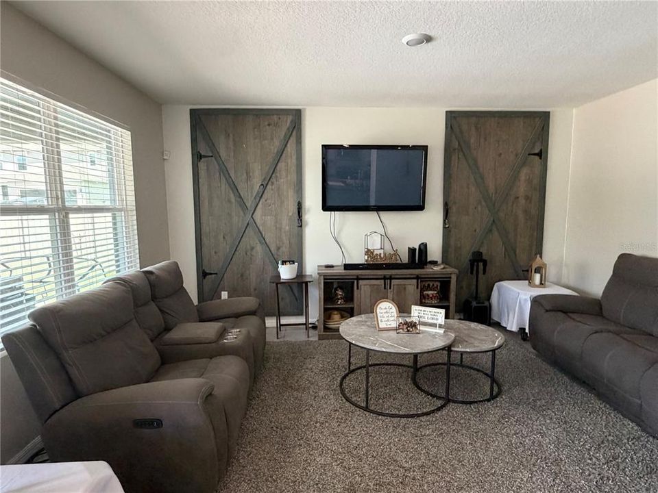 For Sale: $350,000 (3 beds, 2 baths, 1672 Square Feet)