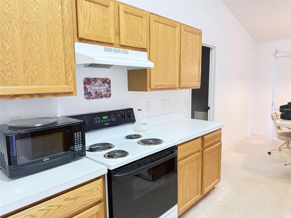 For Sale: $274,999 (3 beds, 2 baths, 1594 Square Feet)
