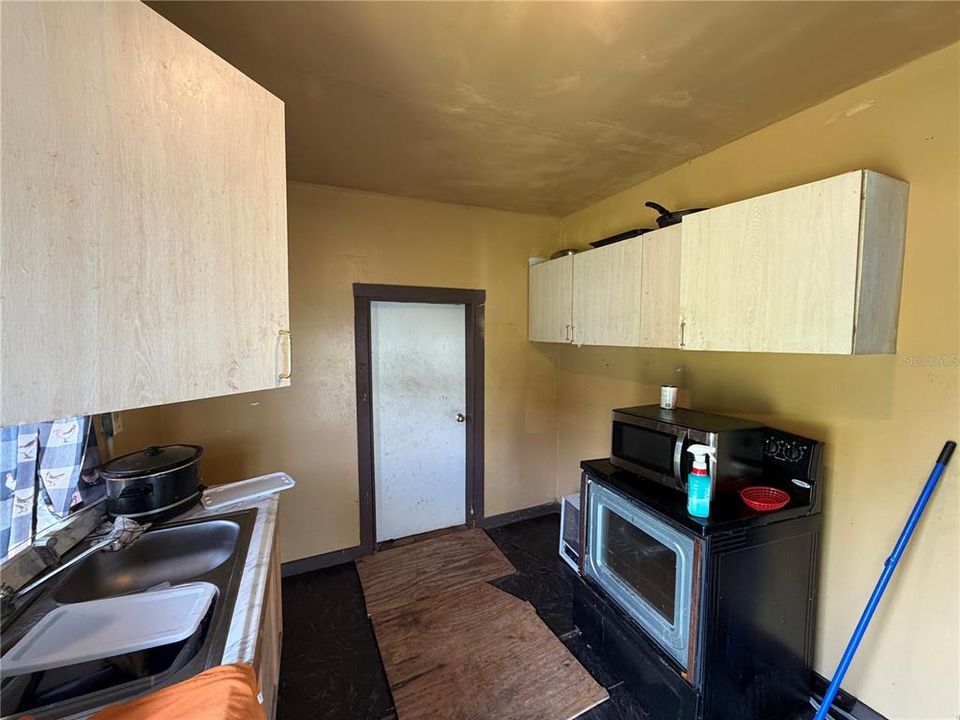For Sale: $69,000 (2 beds, 1 baths, 592 Square Feet)