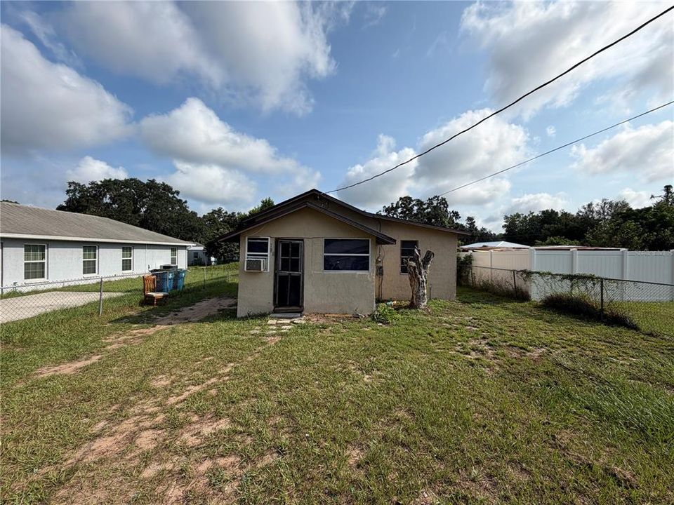 For Sale: $69,000 (2 beds, 1 baths, 592 Square Feet)