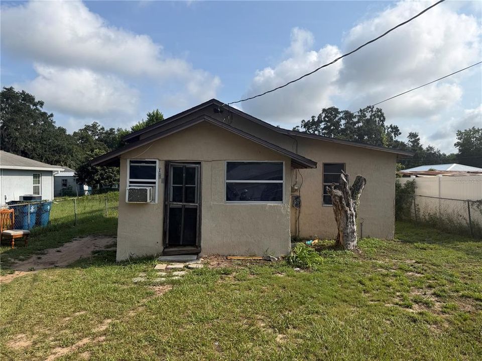 For Sale: $69,000 (2 beds, 1 baths, 592 Square Feet)