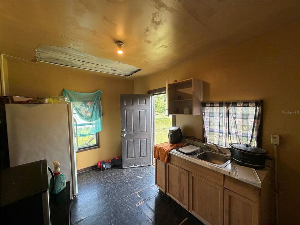 For Sale: $69,000 (2 beds, 1 baths, 592 Square Feet)