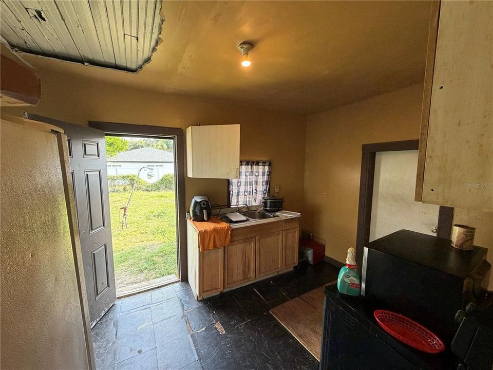For Sale: $69,000 (2 beds, 1 baths, 592 Square Feet)