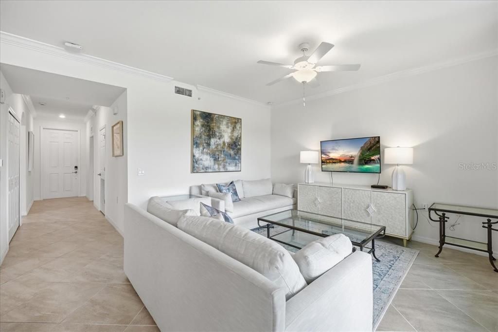 For Rent: $2,650 (2 beds, 2 baths, 1142 Square Feet)