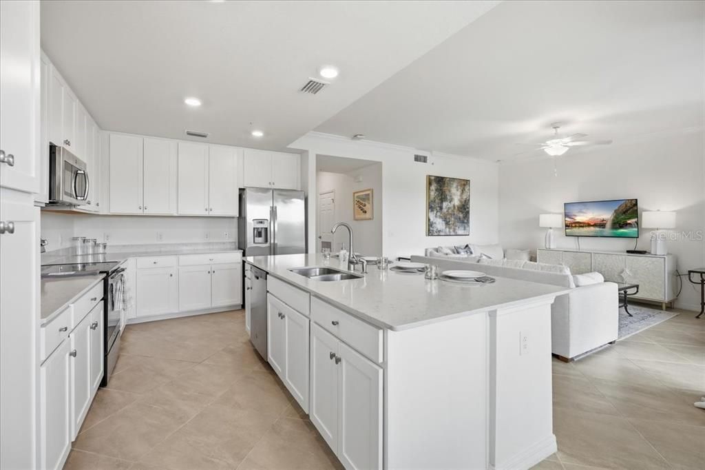 For Rent: $2,650 (2 beds, 2 baths, 1142 Square Feet)