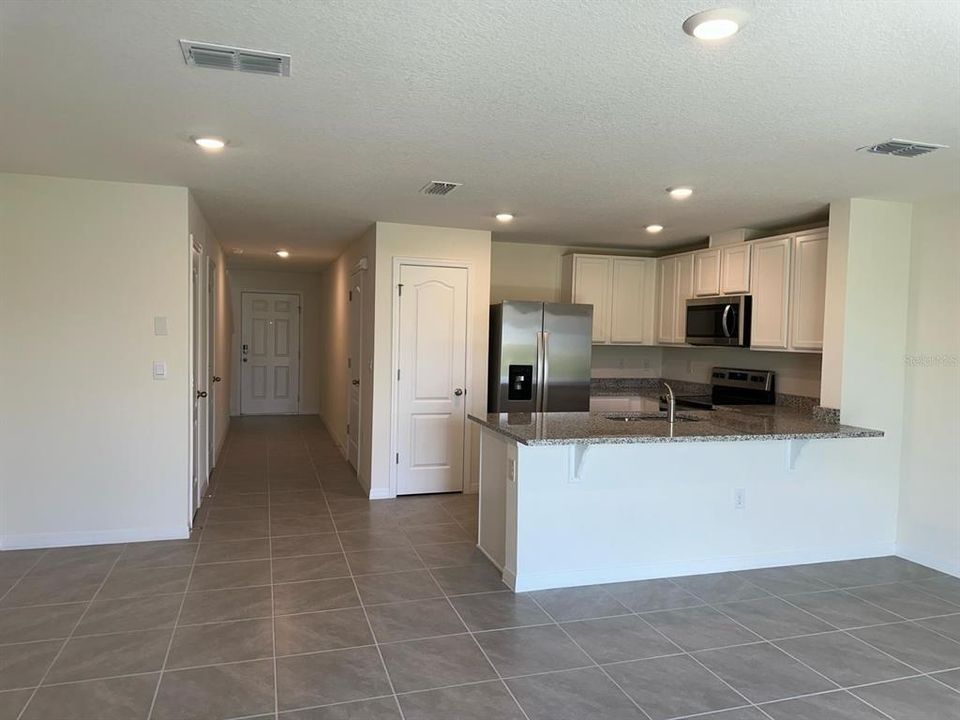 For Rent: $2,100 (3 beds, 2 baths, 1463 Square Feet)