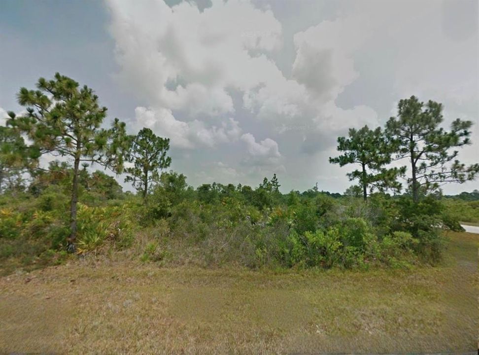 На продажу: $13,500 (0.30 acres)
