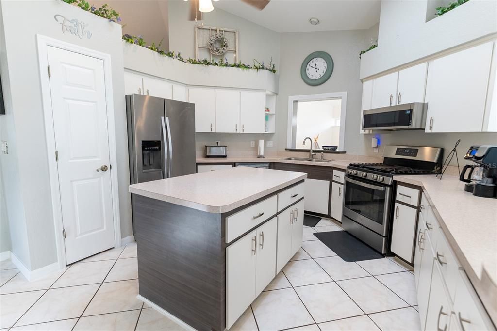 For Sale: $429,000 (4 beds, 3 baths, 2646 Square Feet)