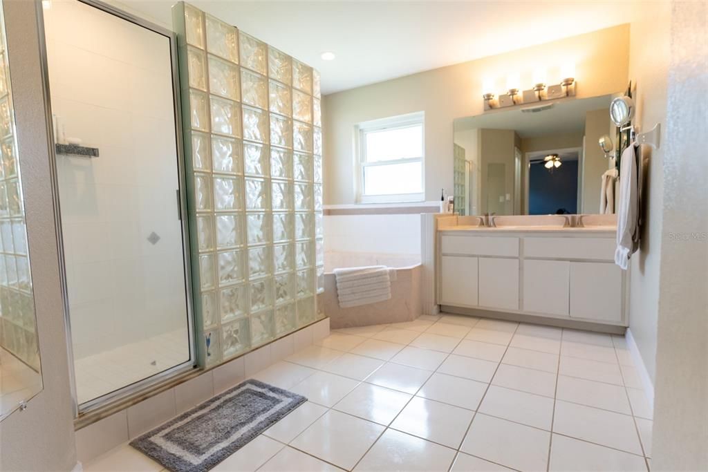 For Sale: $429,000 (4 beds, 3 baths, 2646 Square Feet)