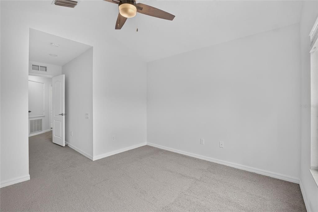 Activo con contrato: $280,000 (3 camas, 2 baños, 1644 Pies cuadrados)