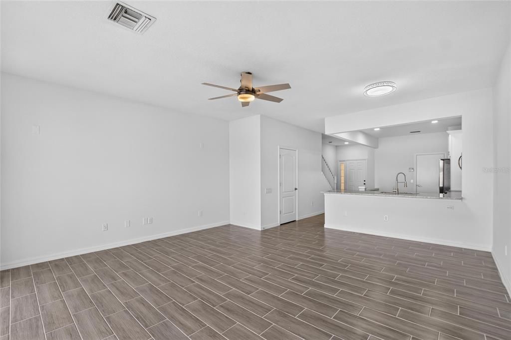 Activo con contrato: $280,000 (3 camas, 2 baños, 1644 Pies cuadrados)