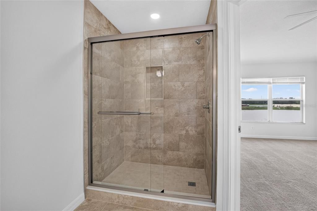 Activo con contrato: $280,000 (3 camas, 2 baños, 1644 Pies cuadrados)