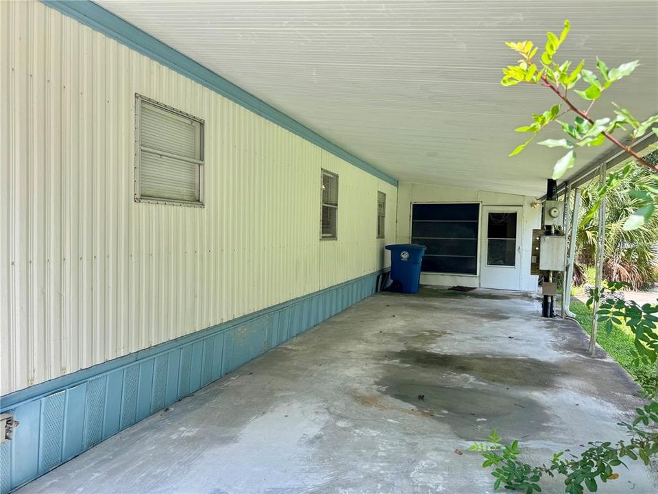 For Sale: $129,900 (2 beds, 2 baths, 784 Square Feet)