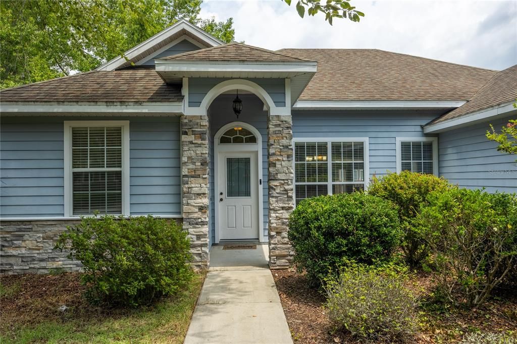 For Sale: $379,900 (4 beds, 2 baths, 1898 Square Feet)