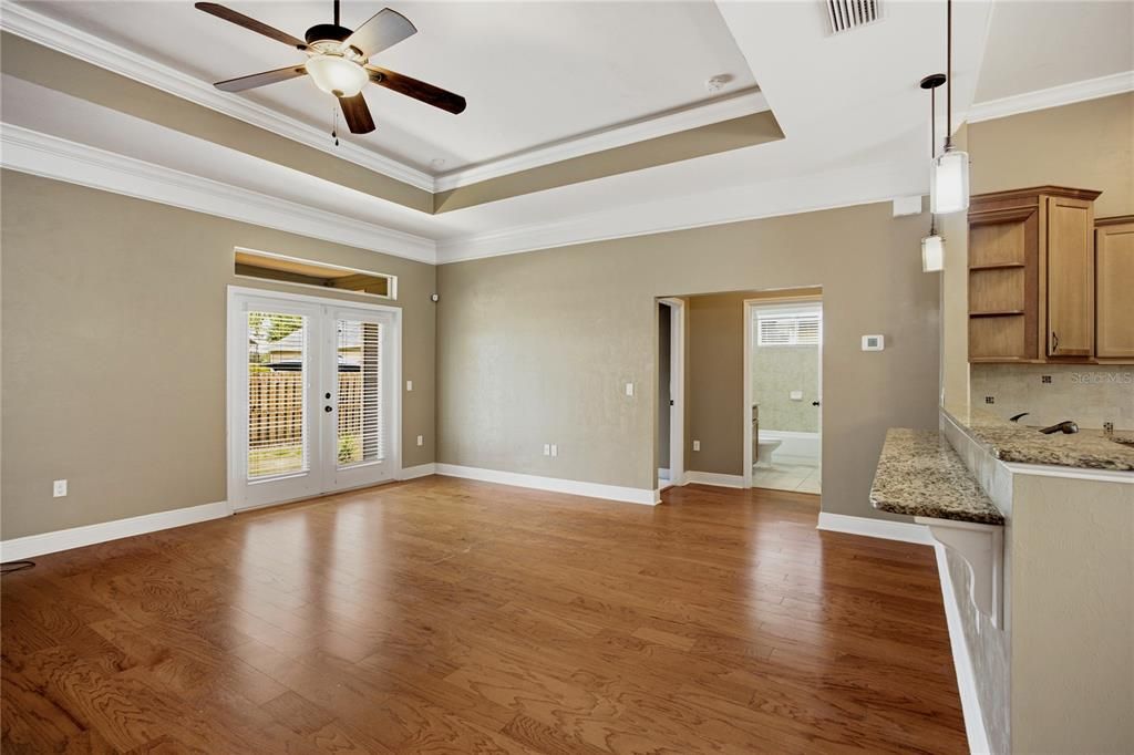 For Sale: $379,900 (4 beds, 2 baths, 1898 Square Feet)