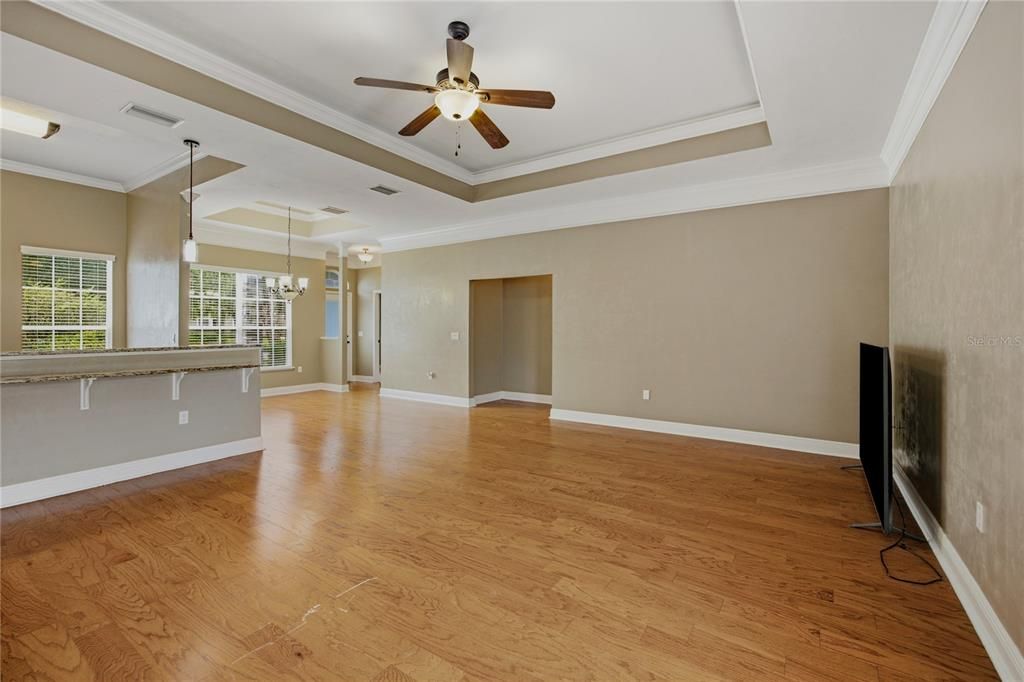 For Sale: $379,900 (4 beds, 2 baths, 1898 Square Feet)