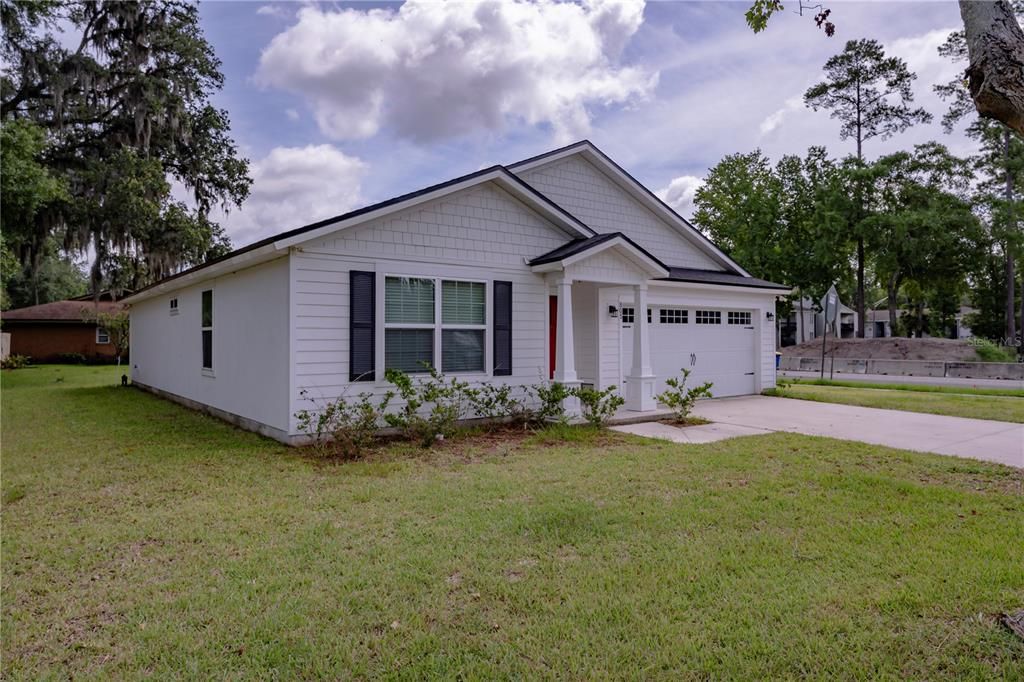 For Sale: $330,000 (3 beds, 2 baths, 1470 Square Feet)