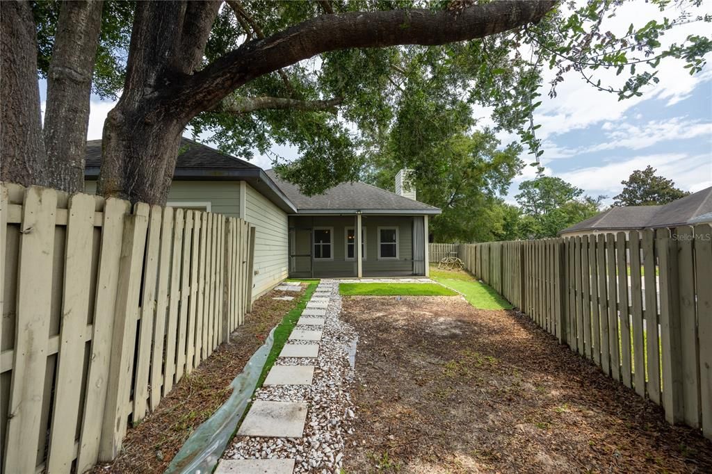 For Sale: $419,900 (5 beds, 2 baths, 2112 Square Feet)