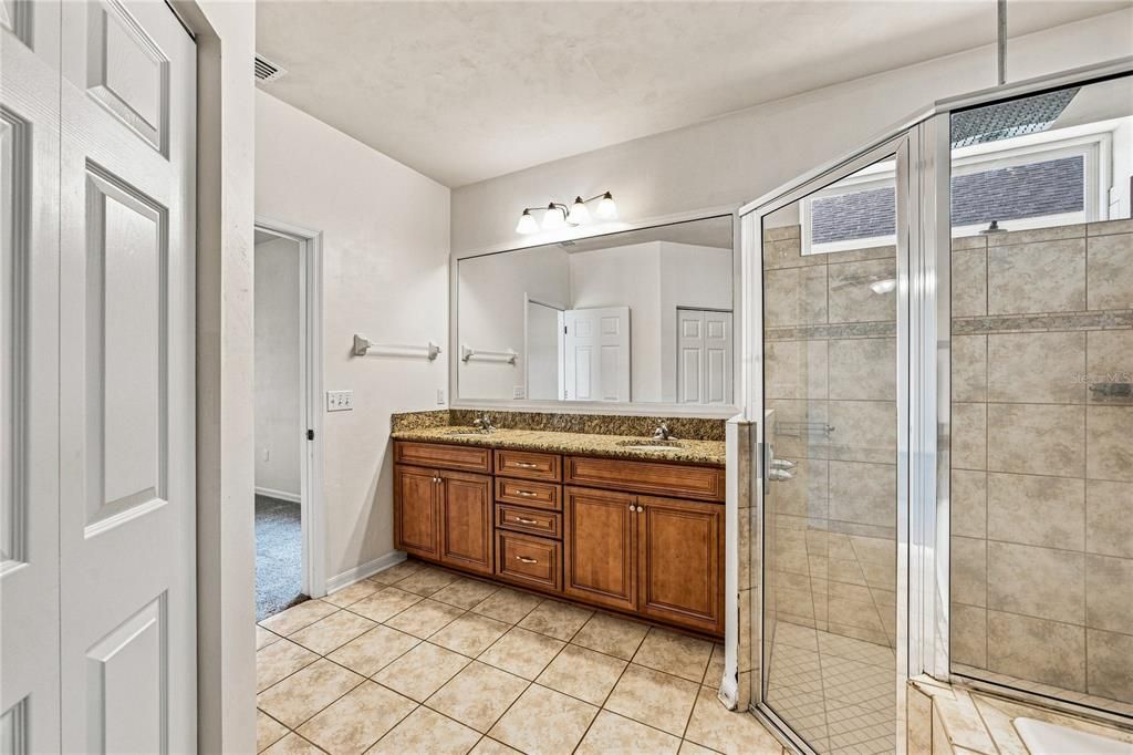 For Sale: $419,900 (5 beds, 2 baths, 2112 Square Feet)