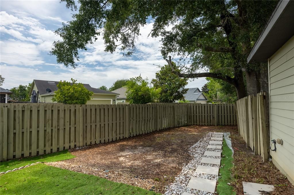 For Sale: $419,900 (5 beds, 2 baths, 2112 Square Feet)