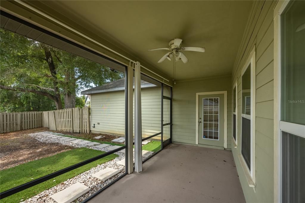 For Sale: $419,900 (5 beds, 2 baths, 2112 Square Feet)