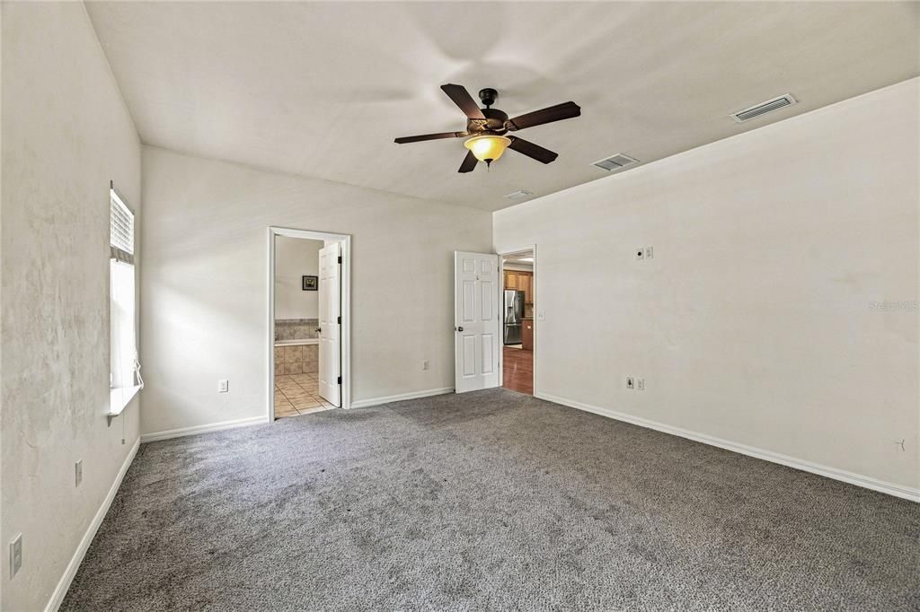 For Sale: $419,900 (5 beds, 2 baths, 2112 Square Feet)