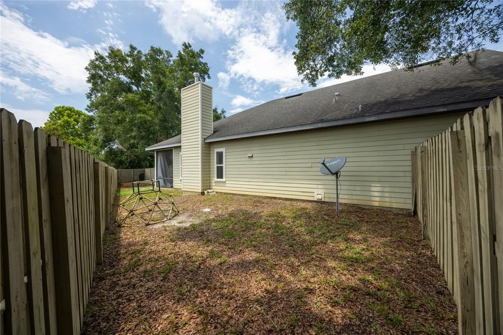 For Sale: $419,900 (5 beds, 2 baths, 2112 Square Feet)