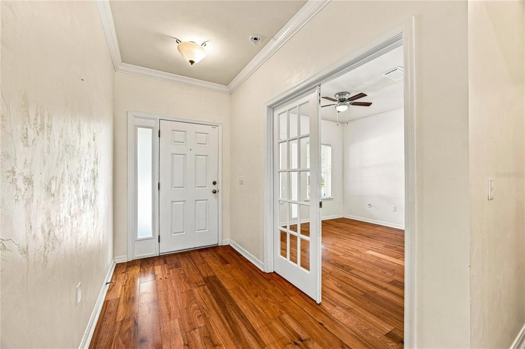 For Sale: $419,900 (5 beds, 2 baths, 2112 Square Feet)