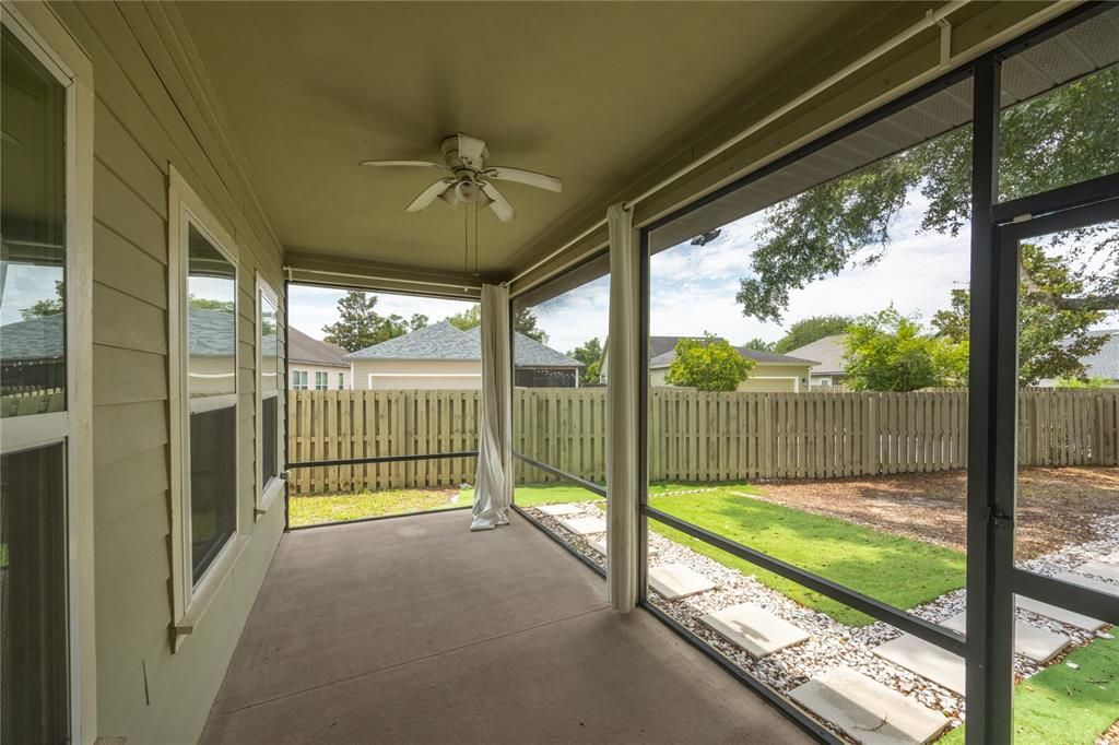 For Sale: $419,900 (5 beds, 2 baths, 2112 Square Feet)