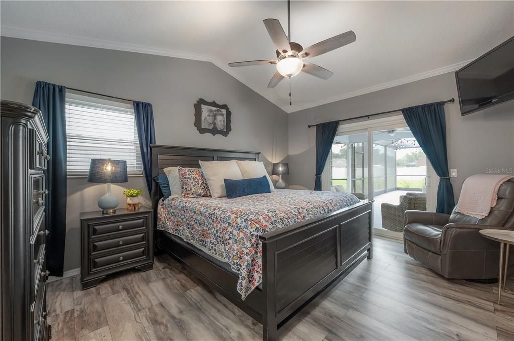 Active With Contract: $560,000 (3 beds, 2 baths, 1893 Square Feet)