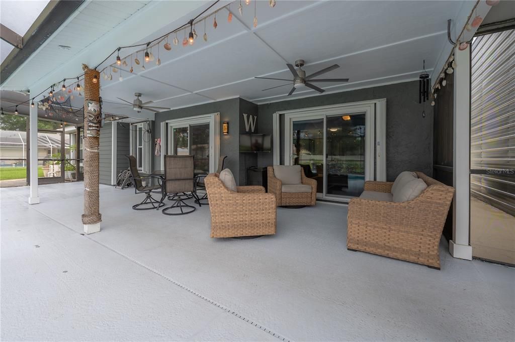 Active With Contract: $560,000 (3 beds, 2 baths, 1893 Square Feet)