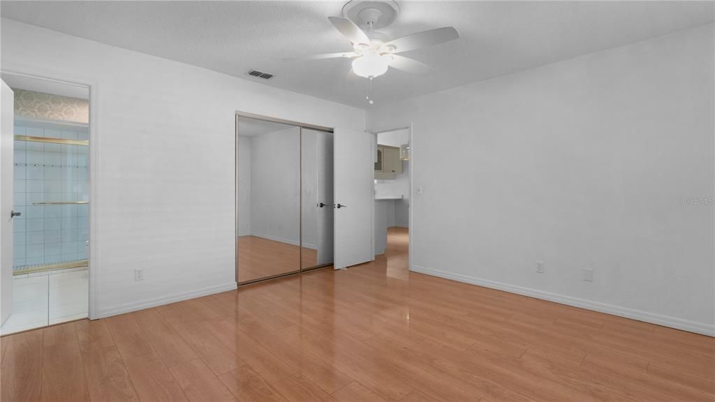Active With Contract: $239,000 (2 beds, 2 baths, 1146 Square Feet)