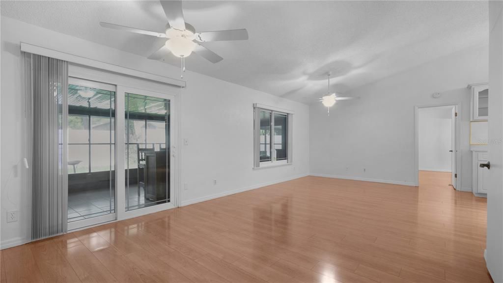 Active With Contract: $239,000 (2 beds, 2 baths, 1146 Square Feet)