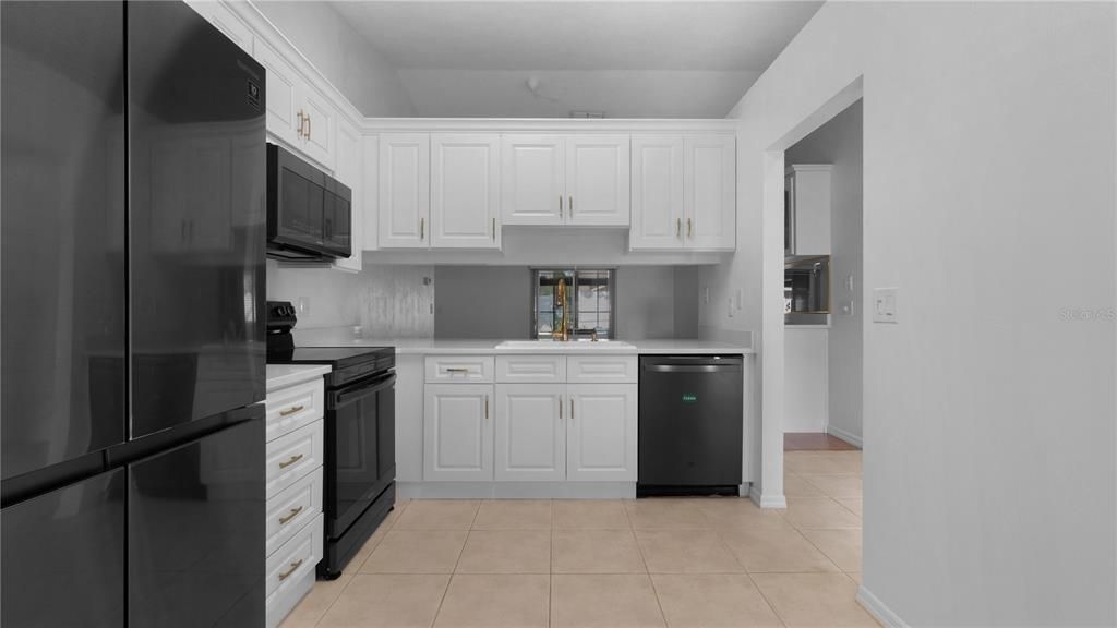 Active With Contract: $239,000 (2 beds, 2 baths, 1146 Square Feet)