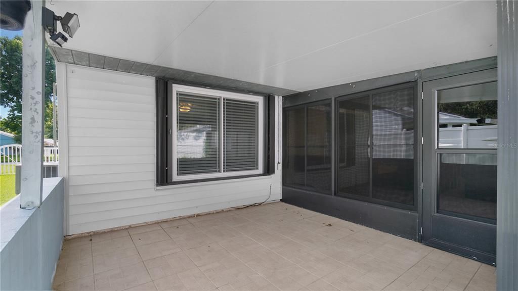 Active With Contract: $239,000 (2 beds, 2 baths, 1146 Square Feet)