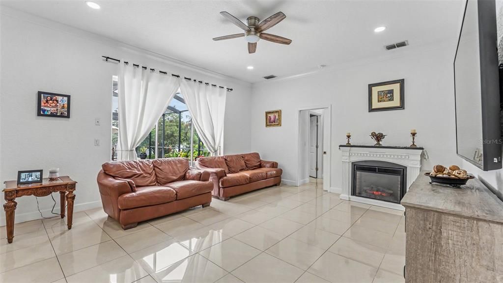 En Venta: $629,900 (5 camas, 3 baños, 2869 Pies cuadrados)