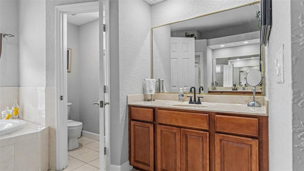 En Venta: $629,900 (5 camas, 3 baños, 2869 Pies cuadrados)