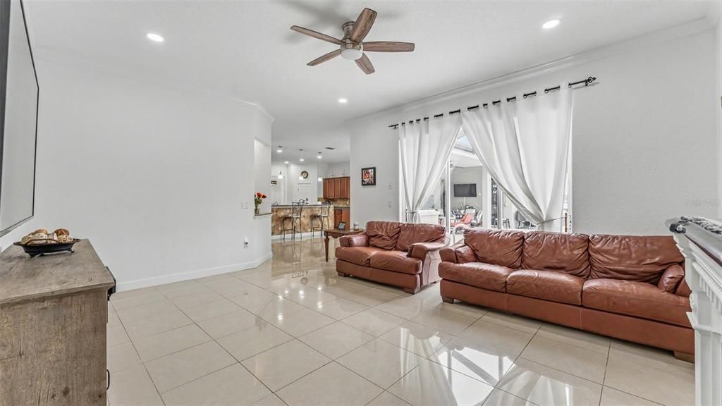 En Venta: $629,900 (5 camas, 3 baños, 2869 Pies cuadrados)
