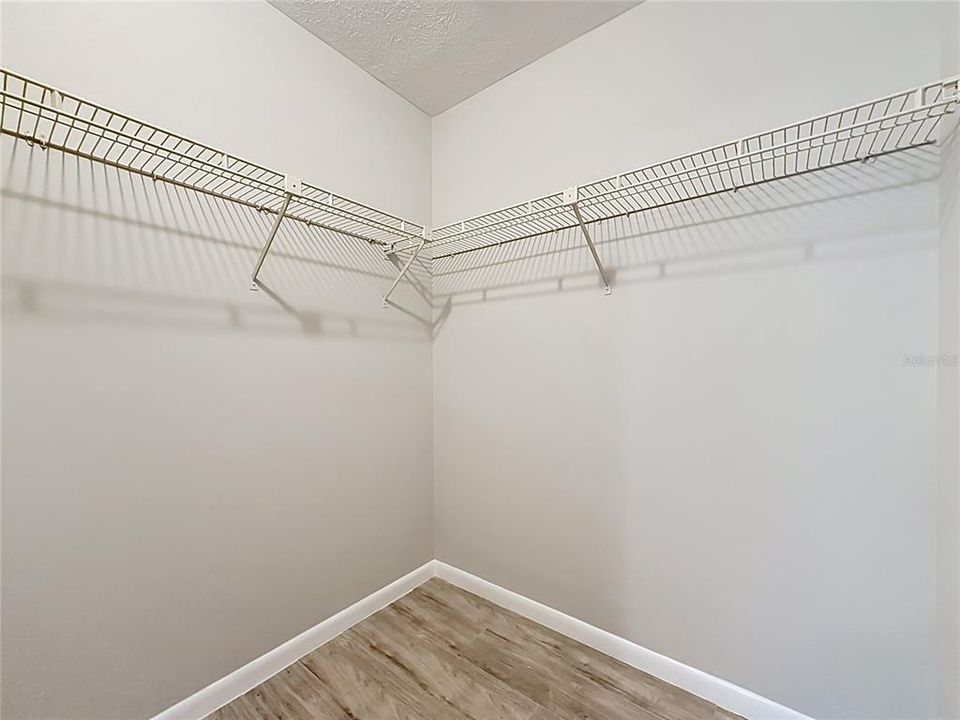 For Rent: $1,300 (2 beds, 1 baths, 1260 Square Feet)