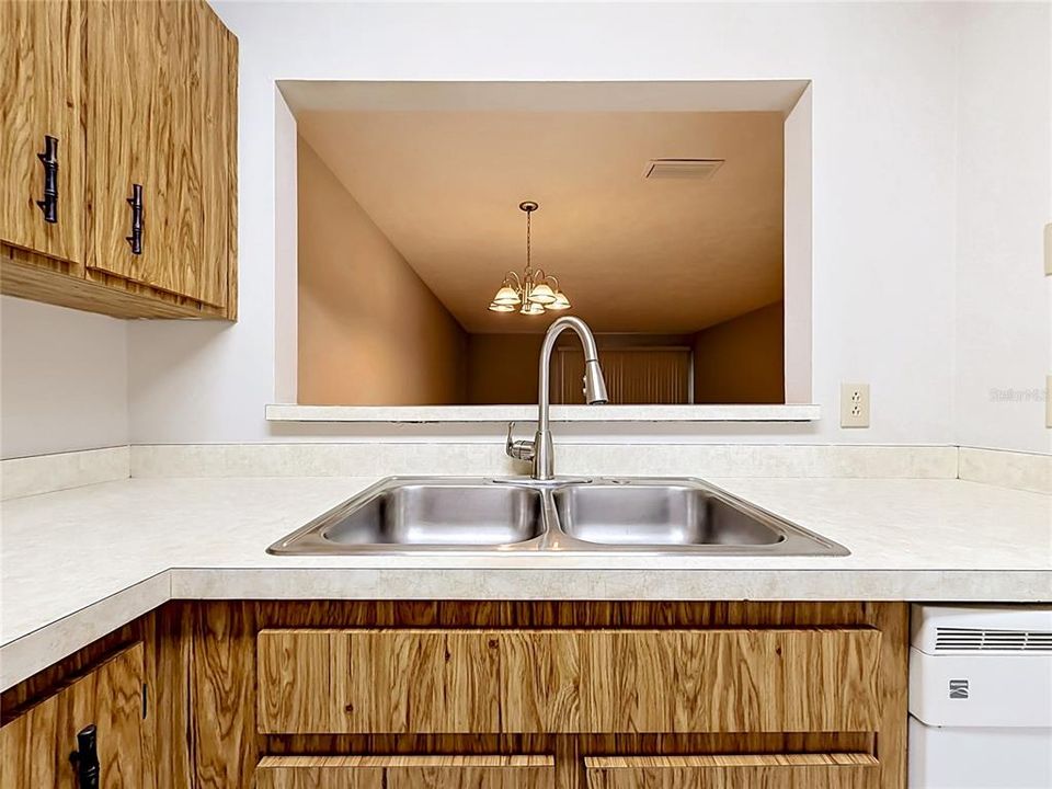 For Rent: $1,300 (2 beds, 1 baths, 1260 Square Feet)