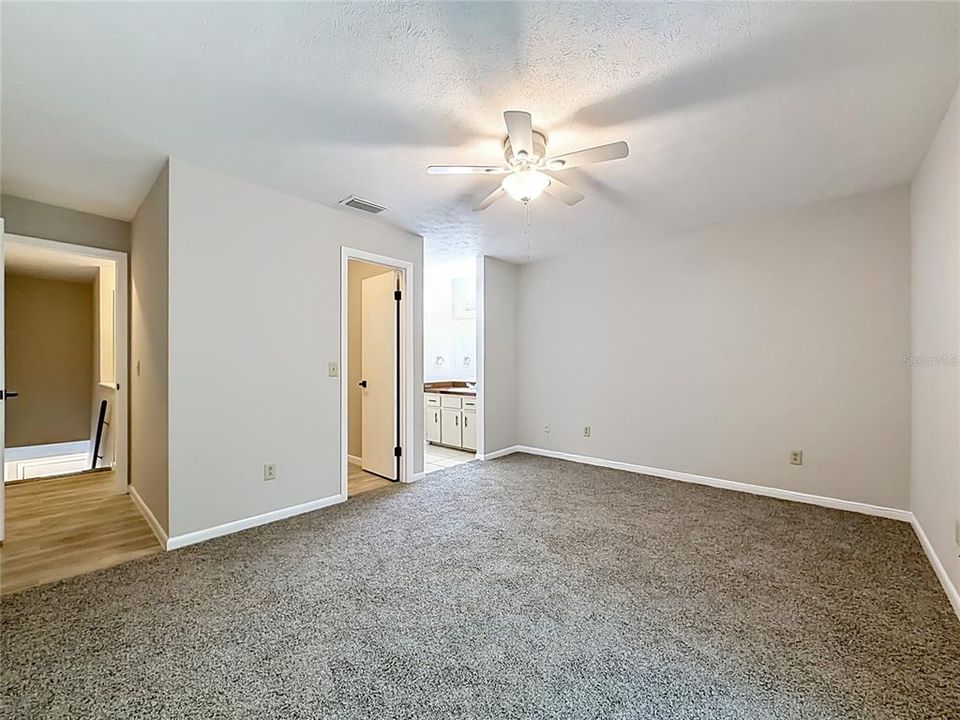 For Rent: $1,300 (2 beds, 1 baths, 1260 Square Feet)