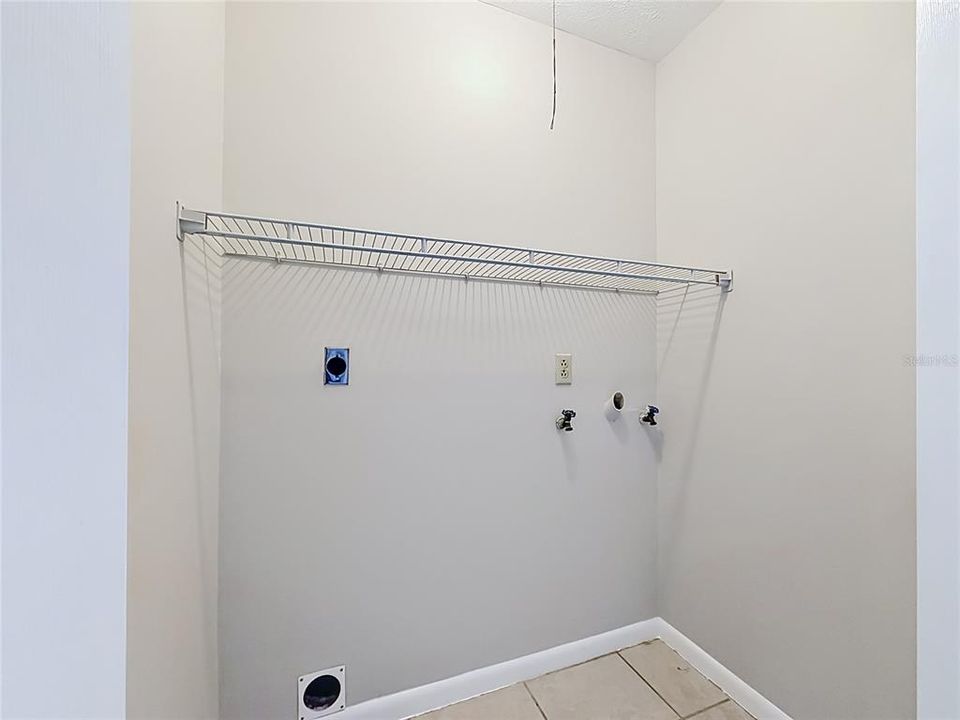 For Rent: $1,300 (2 beds, 1 baths, 1260 Square Feet)
