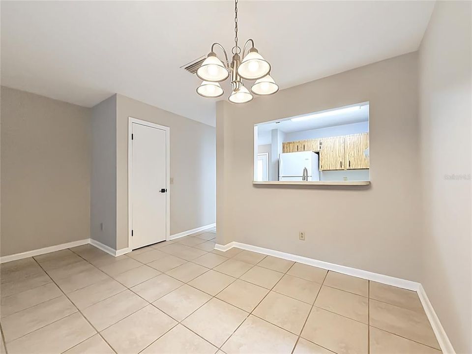 For Rent: $1,300 (2 beds, 1 baths, 1260 Square Feet)