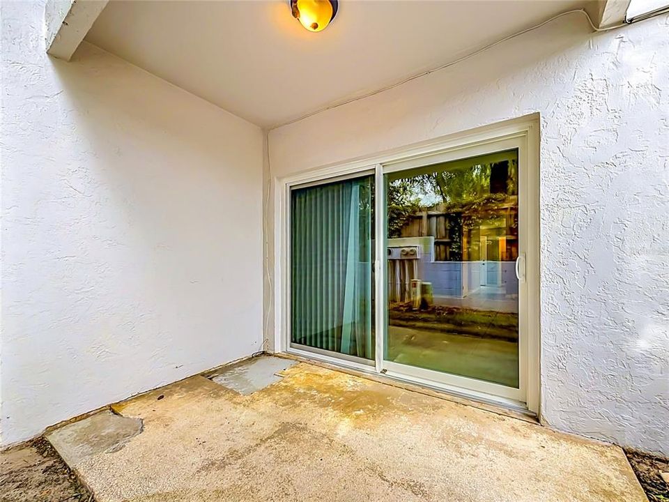 For Rent: $1,300 (2 beds, 1 baths, 1260 Square Feet)