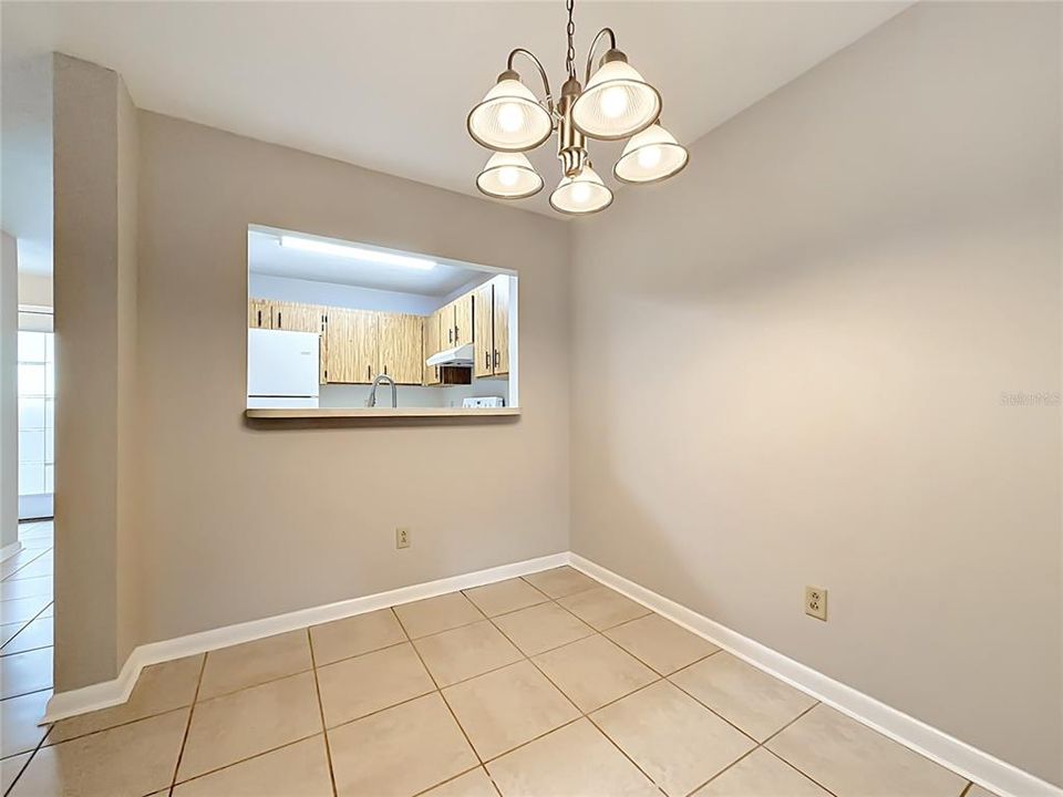 For Rent: $1,300 (2 beds, 1 baths, 1260 Square Feet)