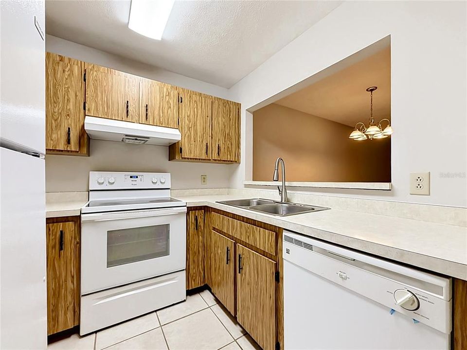 For Rent: $1,300 (2 beds, 1 baths, 1260 Square Feet)