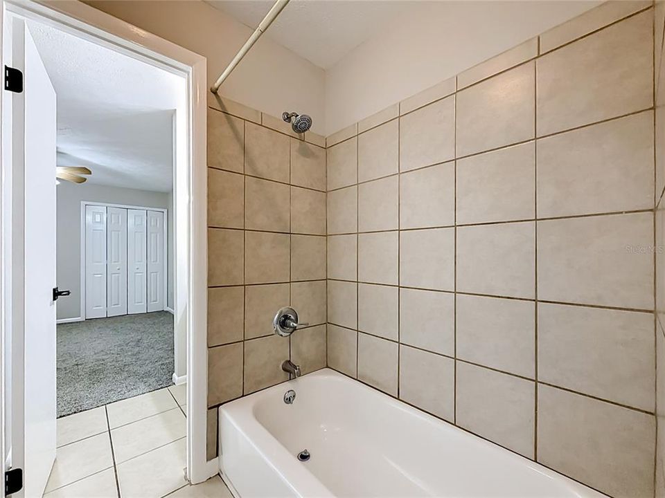 For Rent: $1,300 (2 beds, 1 baths, 1260 Square Feet)